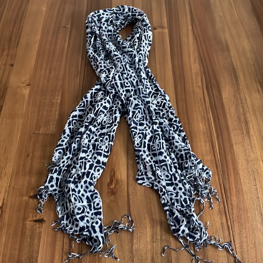 100% Viscose Navy Patterned Scarf